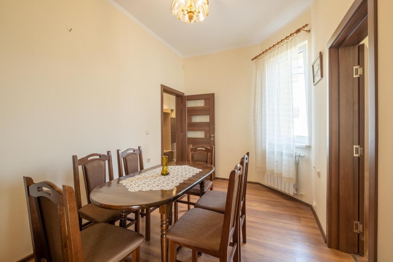 Lucie Top Center - 5 People Apartment