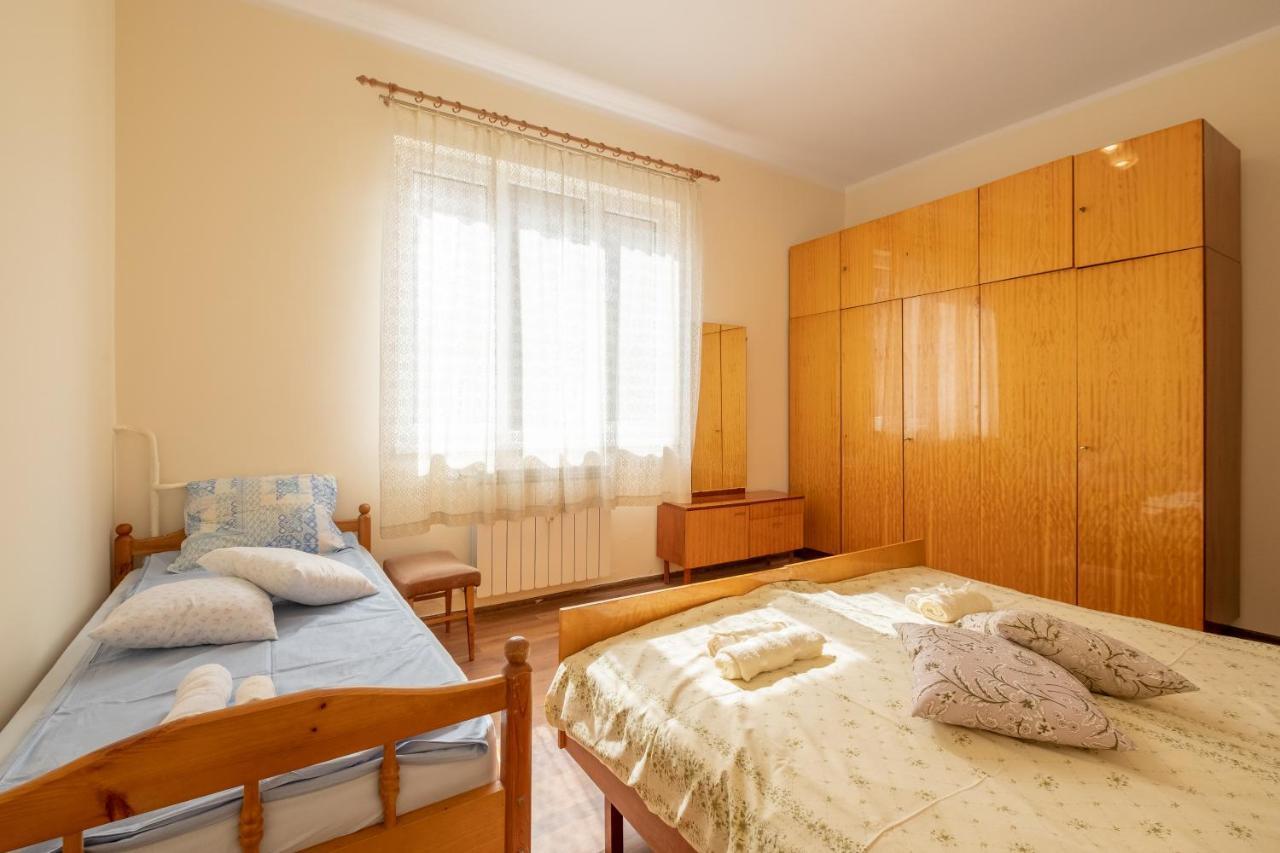 Lucie Top Center - 5 People Apartment Sofia