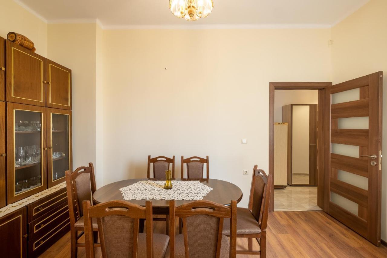 Lucie Top Center - 5 People Apartment *